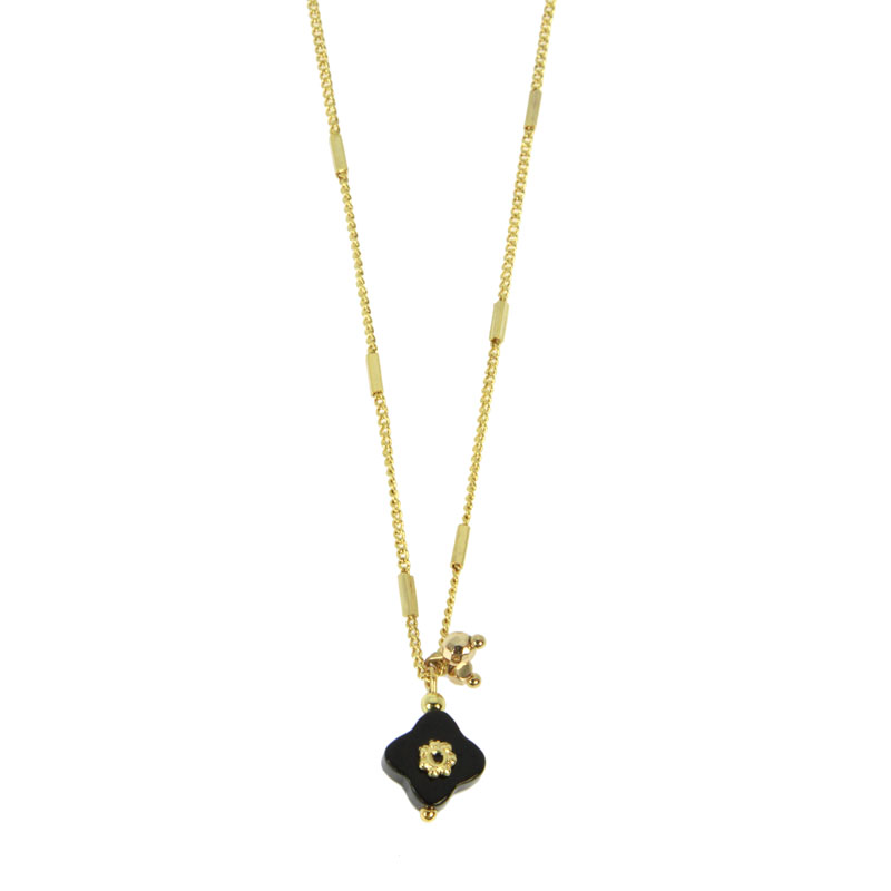 Collier avec chaîne plaquée or et pendentif trèfle en onyx noir
